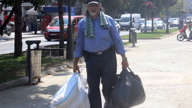 Keçmiş nazirin oğlu küçələrdə yaşayır – FOTO