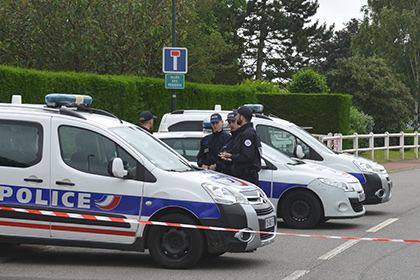 Paris ətrafında atəş açılıb, iki nəfər ağır yaralanıb