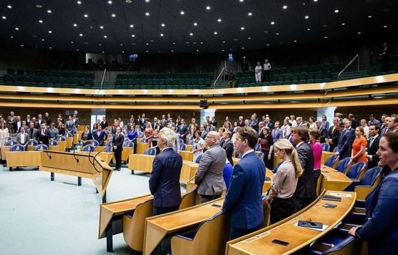 Niderland Parlamenti: “Türkiyəyə AB dəstəyi dondurulsun!”