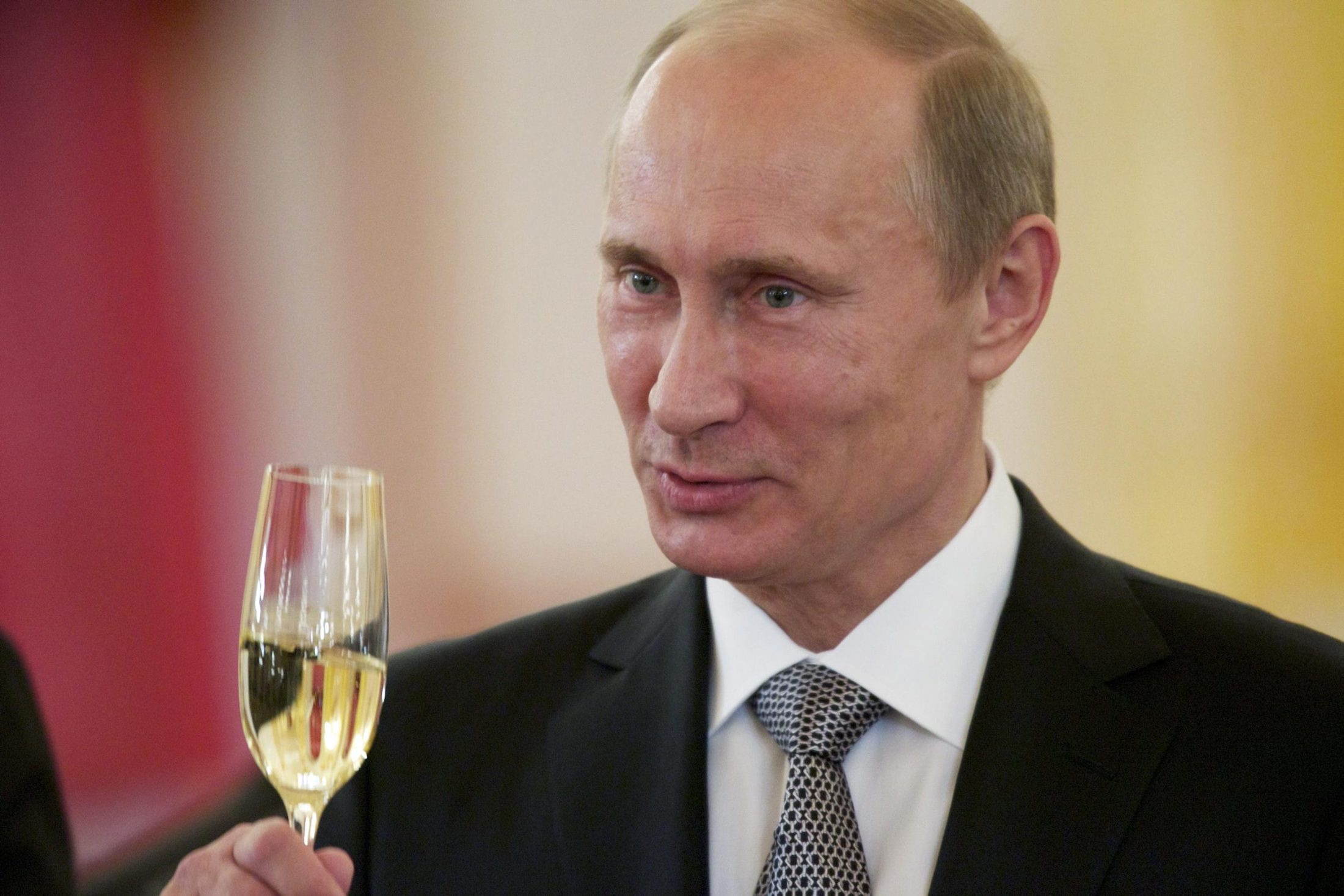 Putinin 64 yaşı tamam olur