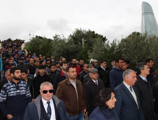 Müxalifət Bakıda yürüş keçirdi