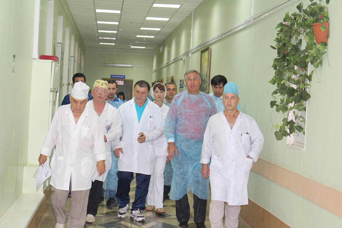 Mahaçqalada yüzlərlə insan xəstəxanaya yerləşdirildi