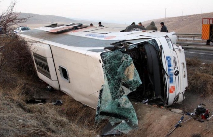 Zəvvarları aparan avtobus aşdı – 20 ölü