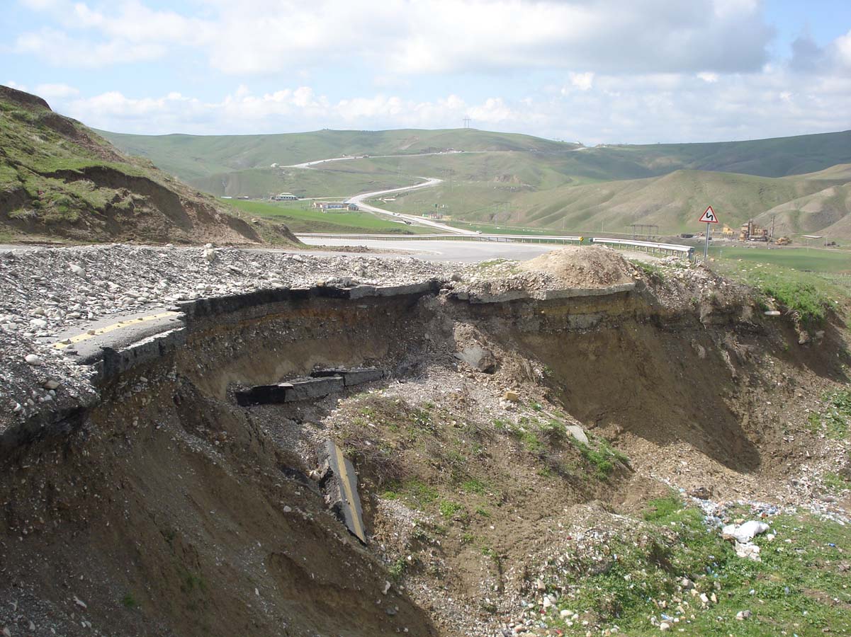 Azərbaycanda sürüşmə və subasma sahələrinin sayı artıb