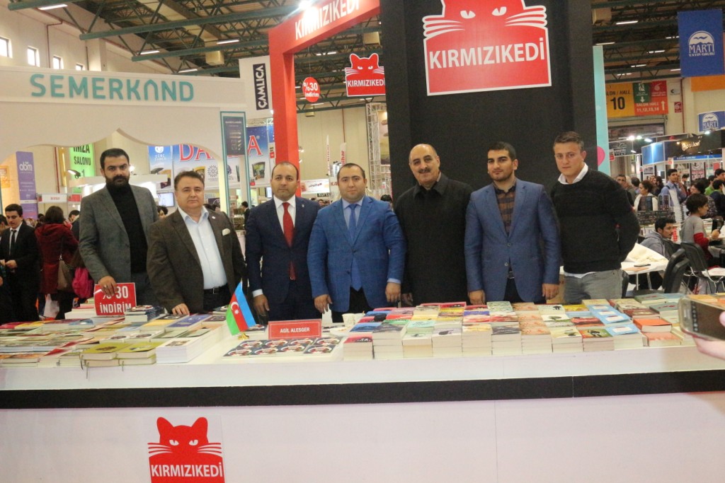 Aqil Ələsgərin İstanbul Kitab Fuarında imza günü keçirildi