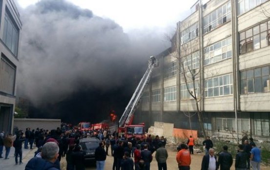 İstanbulda güclü yanğın baş verib – FOTO