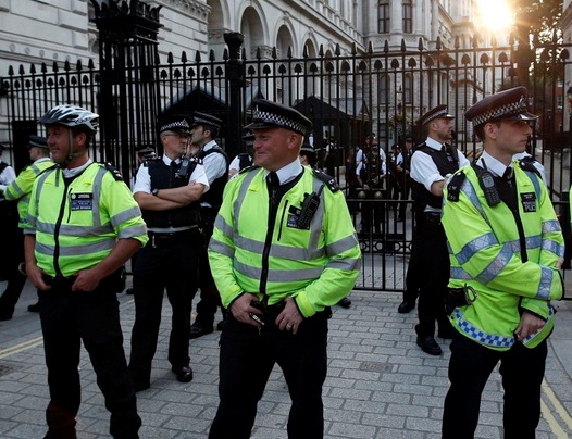 Britaniyada yüzlərlə polisin cinsi zorakılığı ifşa edilib