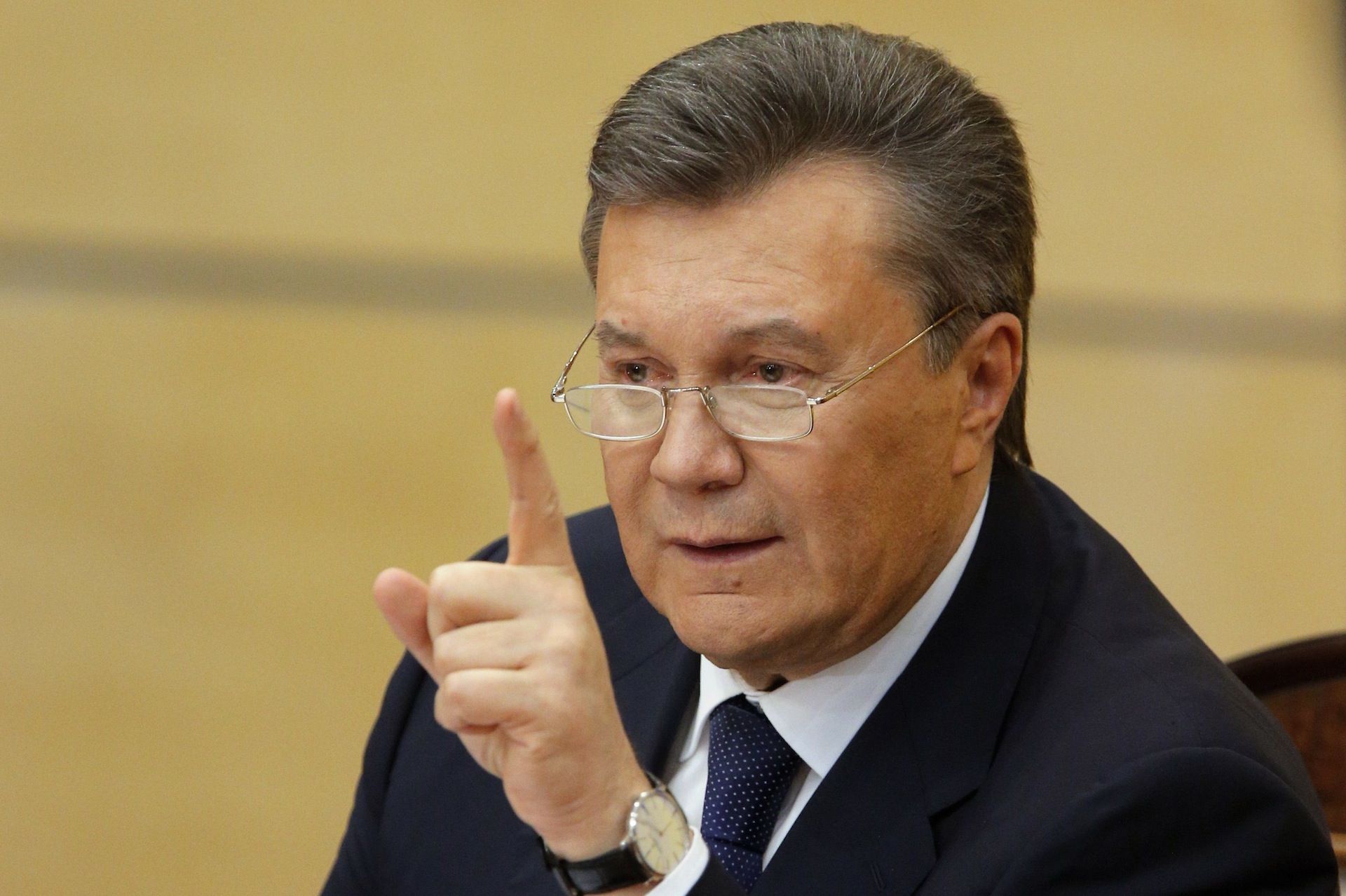 Yanukoviçin bank hesabları donduruldu