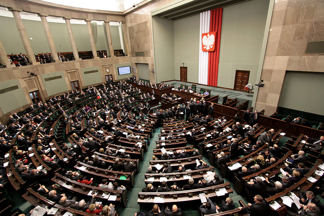 Parlament mühasirəyə alındı – VİDEO