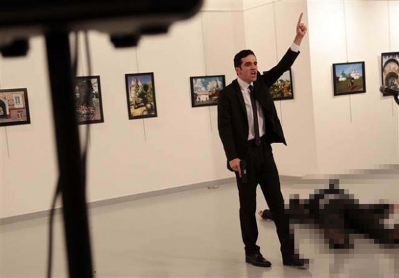 Rusiya səfirini öldürən 22 yaşlı polis kimdir?