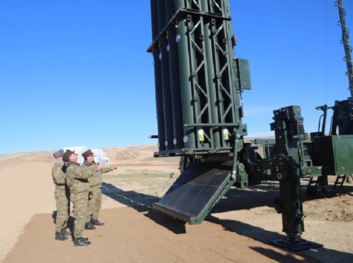 Azərbaycan “İldırım” raketini işə saldı – FOTO