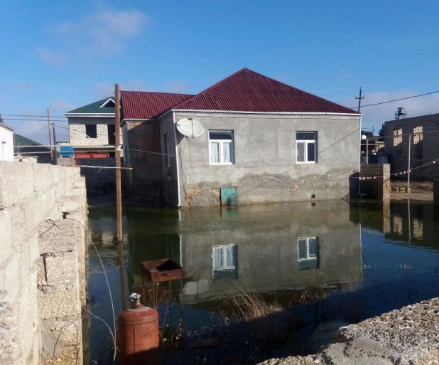 Bakıda qrunt sularının səviyyəsi qalxıb, evləri su basıb