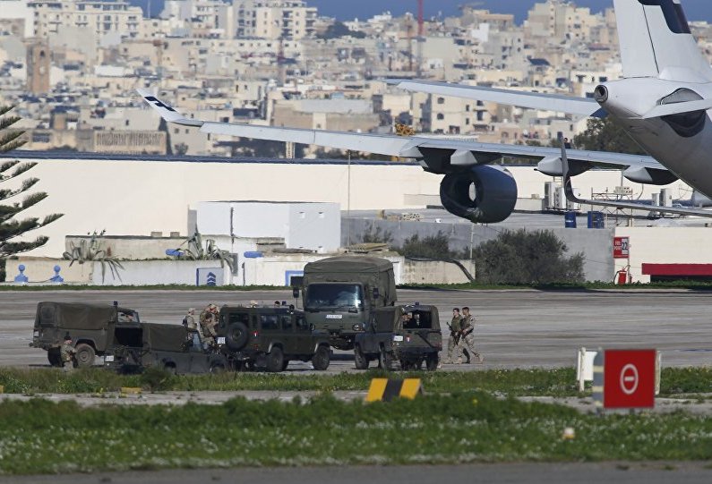 Təyyarəni qaçıranlar Malta hökumətinə təslim oldular