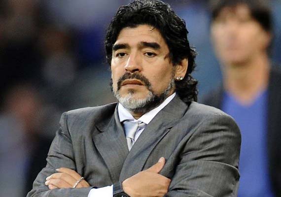Maradona: “Arvadını belə satar”