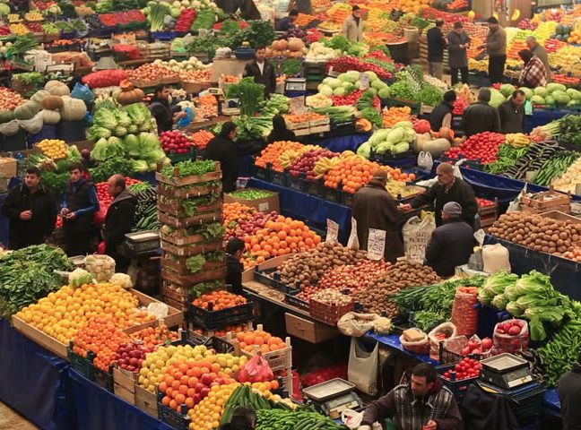 Konyada bazar uçub, dağıntılar altında qalanlar var