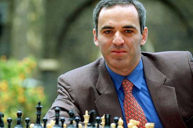 “Putinin sərvətinə zərbə endirmək lazımdır” – Kasparov