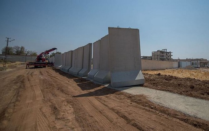 Türkiyə sərhədlərinə beton divar çəkib