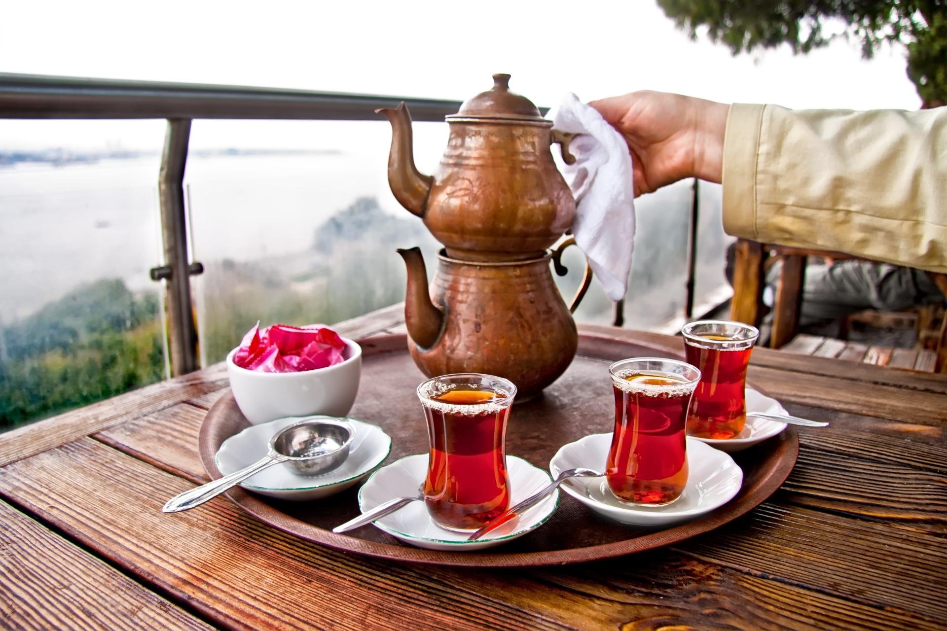 “Çay dəmləməyi azərbaycanlılardan öyrənmişəm”