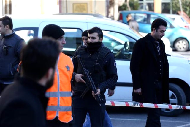 İstanbulda həkimlər polis tərəfindən girov götürüldü – VİDEO