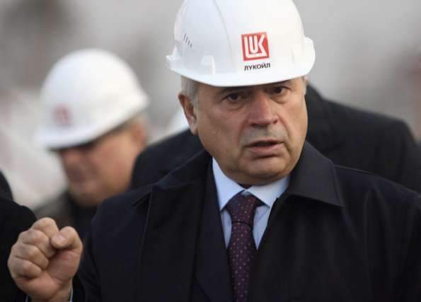 Vahid Ələkbərov bir aya 48,6 milyon dollar qazanıb
