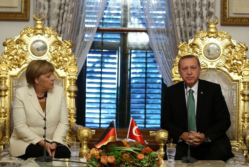 Angela Merkel Türkiyəyə səfərə gəlib