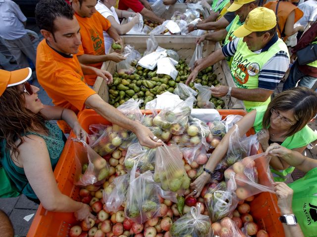 Dolların ucuzlaşması məhsulların da qiymətini endirəcək?