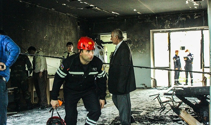 Sumqayıtda bina yandı: 2 nəfər zəhərləndi