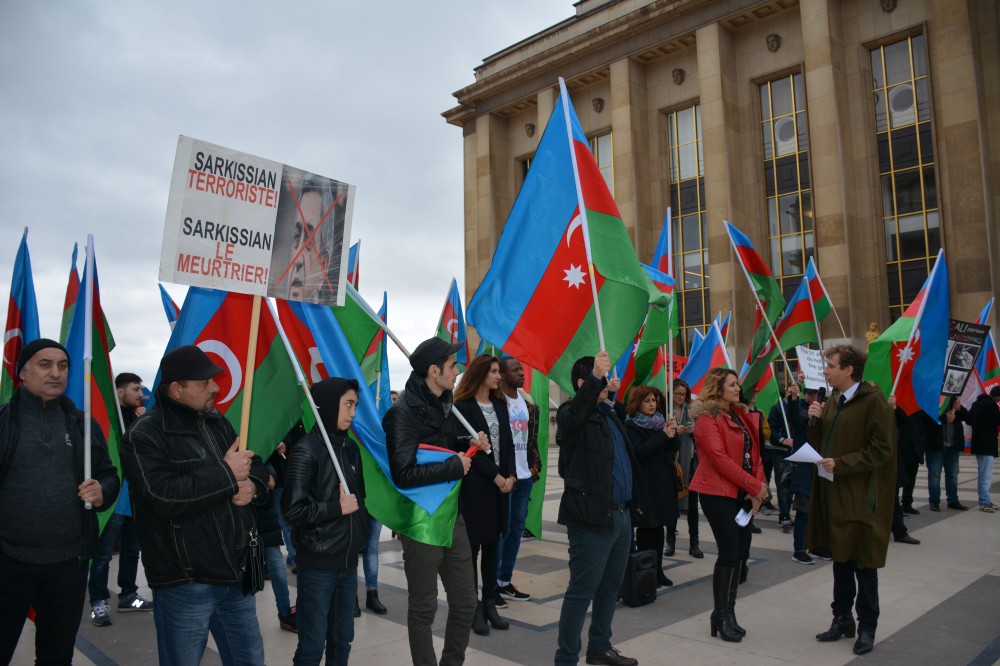 Parisdə aksiya keçirildi