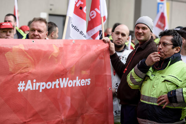Berlin aeroportlarının əməkdaşları 25 saatlıq etiraz tətilinə başlayıb