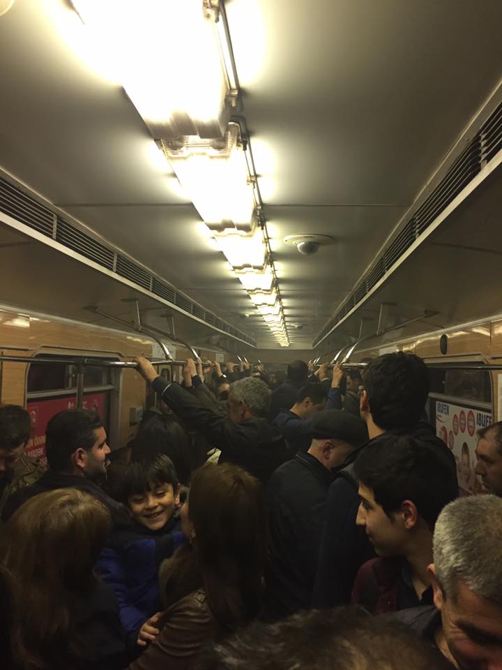 Metrodakı tüstülənmənin səbəbi açıqlandı