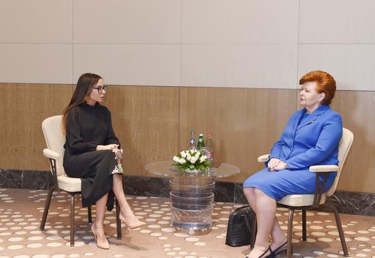 Mehriban Əliyeva Latviyanın sabiq Prezidenti ilə görüşdü