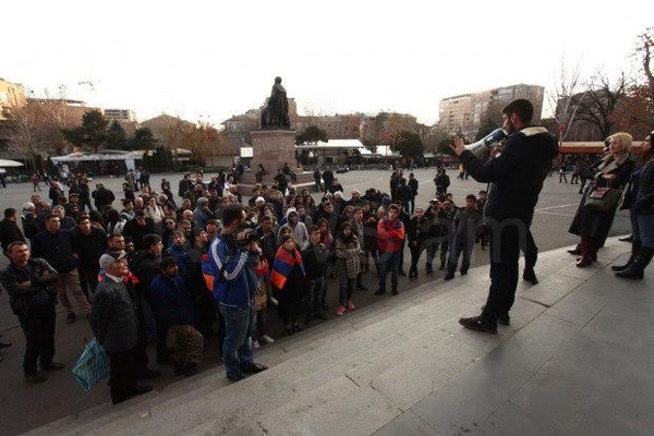 Ermənistanda növbəti etiraz aksiyası başladı