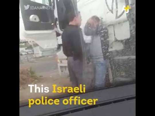 İsrail polisi yaşlı fələstinlini amansızcasına döyür – VİDEO