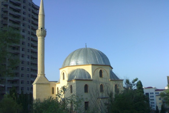 Bakıdakı “İlahiyyat” məscidi bağlanır – Son namaz qılınacaq