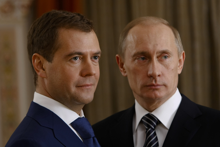 Putin Medvedevi ölkənin baş hakimi edir?