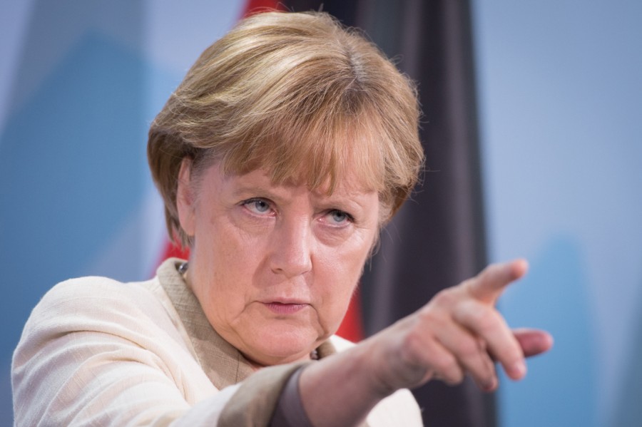 Merkel Britaniya kəşfiyyatına Putin haqqında dosye verib