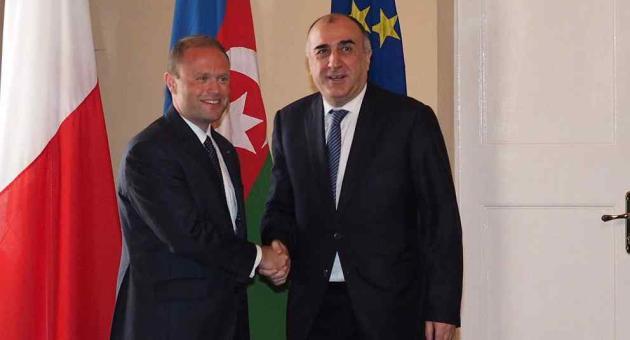 Elmar Məmmədyarov Maltanın Baş naziri ilə görüşdü