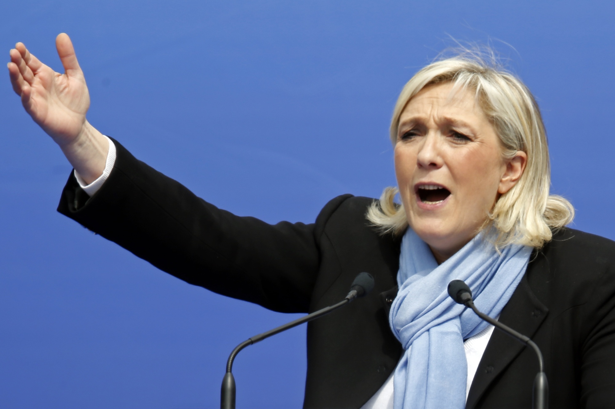 Birinci tur prezident seçkilərində Le Pen önə çıxıb