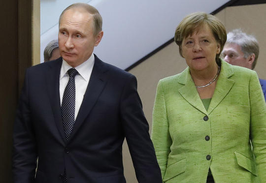 Angela Merkel və Putin görüşdü