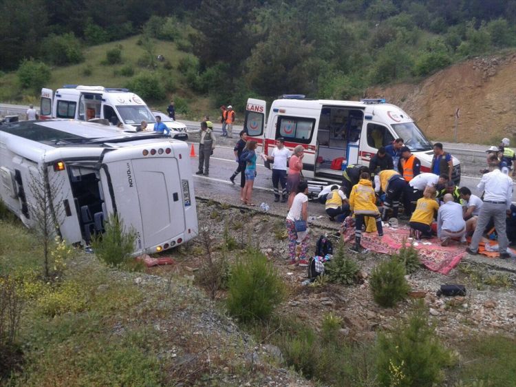 Türkiyədə mikroavtobus aşıb, 18 rus turist xəsarət alıb