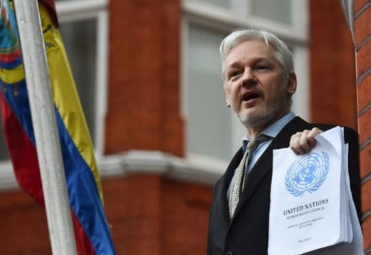 “Wikileaks”in qurucusuna qarşı istintaq dayandırıldı