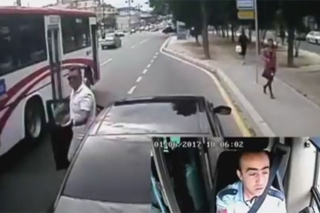 Bakıda sürücü BakuBus-un qarşısını kəsdi, dava düşdü – VİDEO