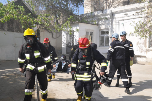 Bakıda mağaza yandı