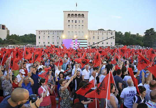 Albaniyada parlament seçkiləri keçirilir