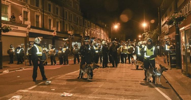 Londonda gərgin nümayiş