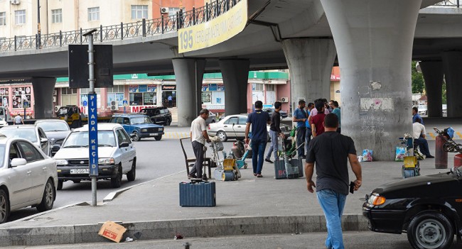 Bakıdakı “Qul bazarı”nda insan dramı yaşanır