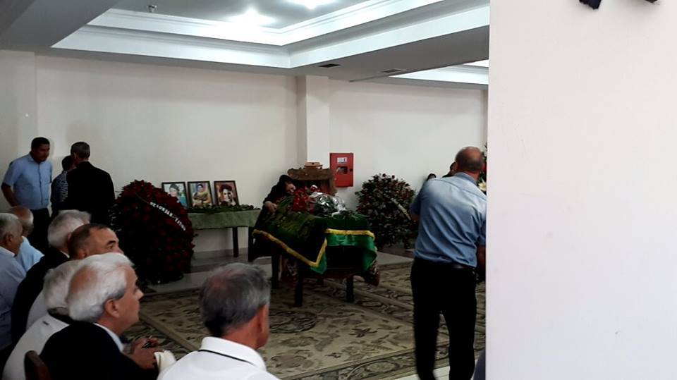 Xalq artisti ilə vida mərasimi başlayıb