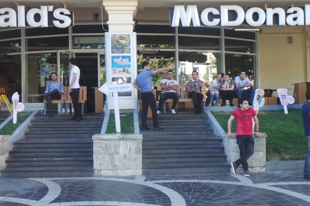 Bakıda açılan ilk McDonalds bağlandı