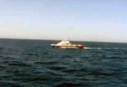 ABŞ Hərbi Dəniz Donanması İran gəmisinə atəş açdı – VİDEO