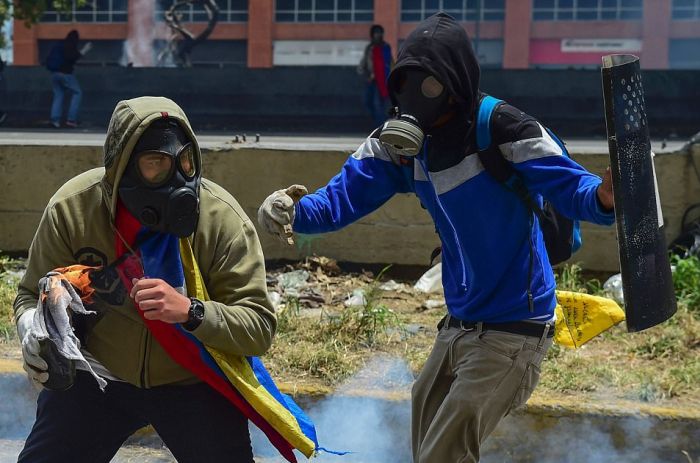 Venesuelada iğtişaşlar davam edir